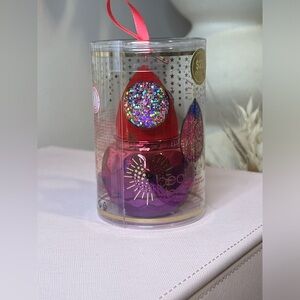 BEAUTY BLENDER • PUTTIN' ON THE GLITZ • NEW IN BOX